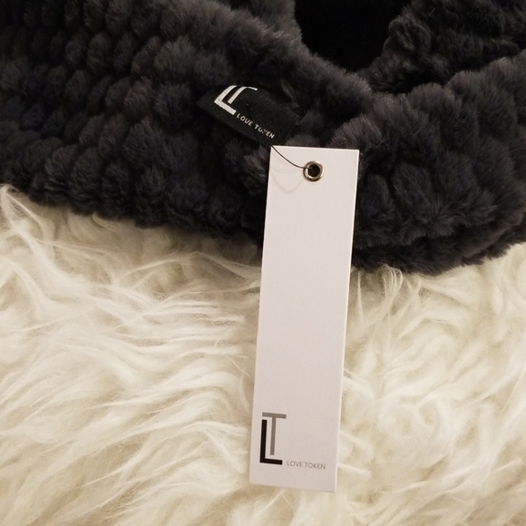 💕LOVE TOKEN💕 Faux Fur Infinity Scarf Neck Warmer - Picture 7 of 8